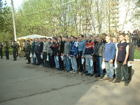 Продолжается весенний призыв в армию.